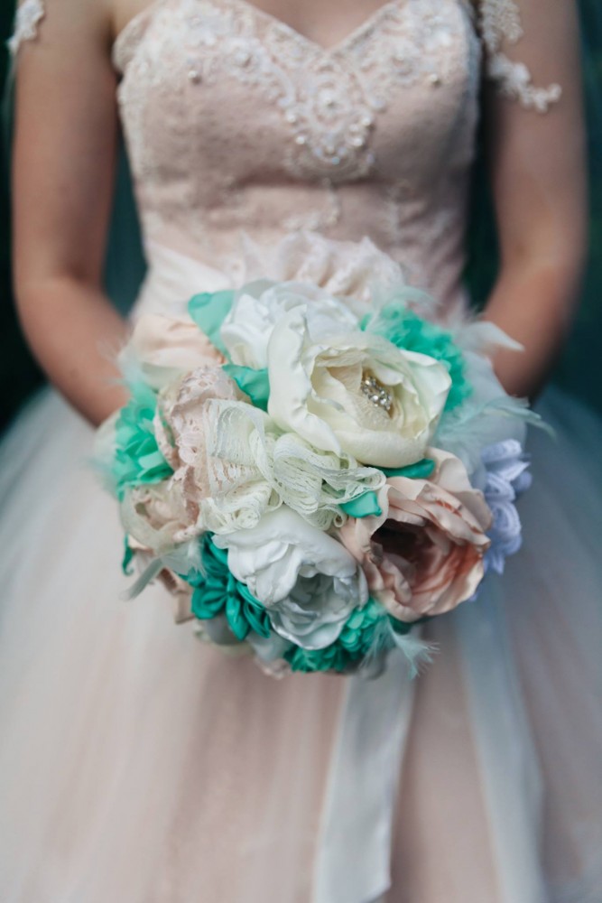 How to make this absolutely gorgeous, realistic looking DIY bridal bouquet made out of handmade fabric flowers, brooches, keys and pins.