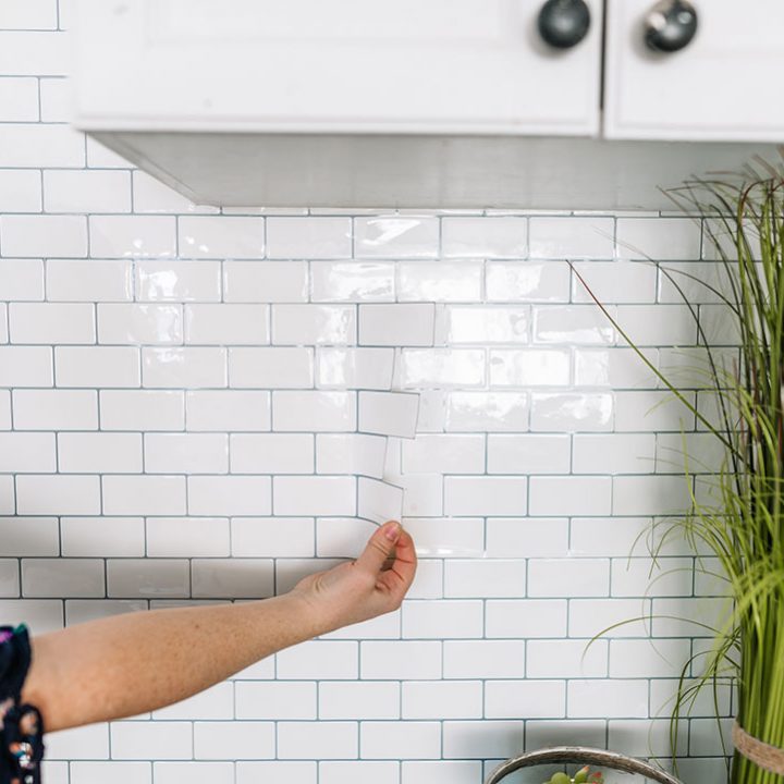 Step by step video tutorial on how to install peel and stick tile backsplash for an easy and budget friendly kitchen update