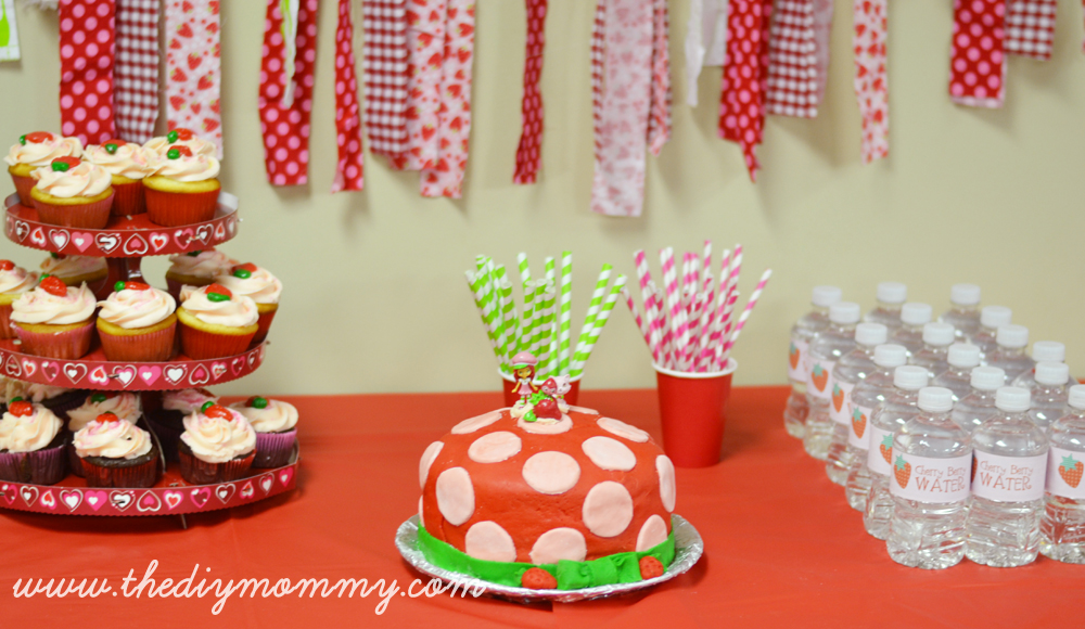 Little C’s Strawberry Shortcake Birthday Party (+ Free Water Bottle & Treat Bag Printables)