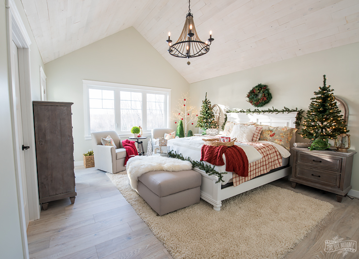 Traditional Christmas Bedroom Decor Ideas – Mom’s Lake House