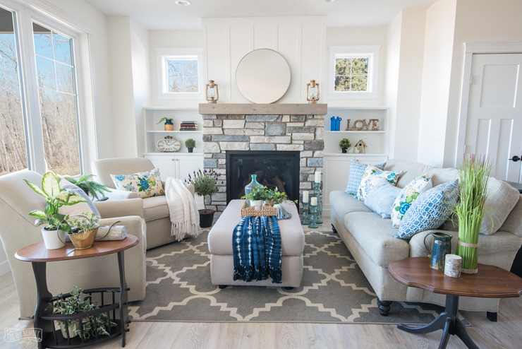 Traditional Coastal Cottage Living Room Reveal – Mom’s Lake House